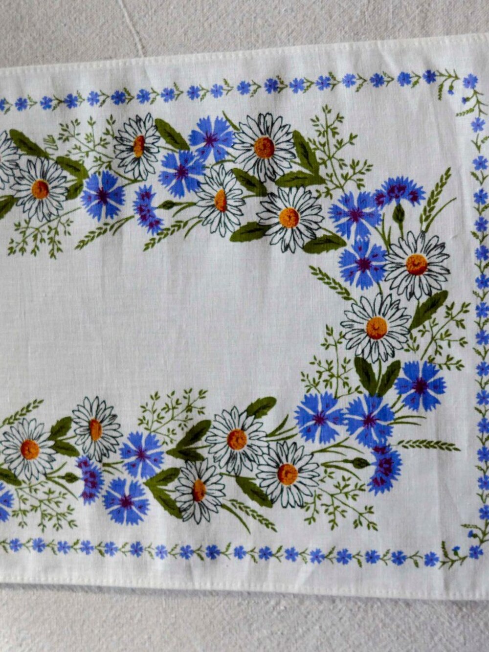Vintage Frösö Handtryck Swedish Table Runner with Daisies